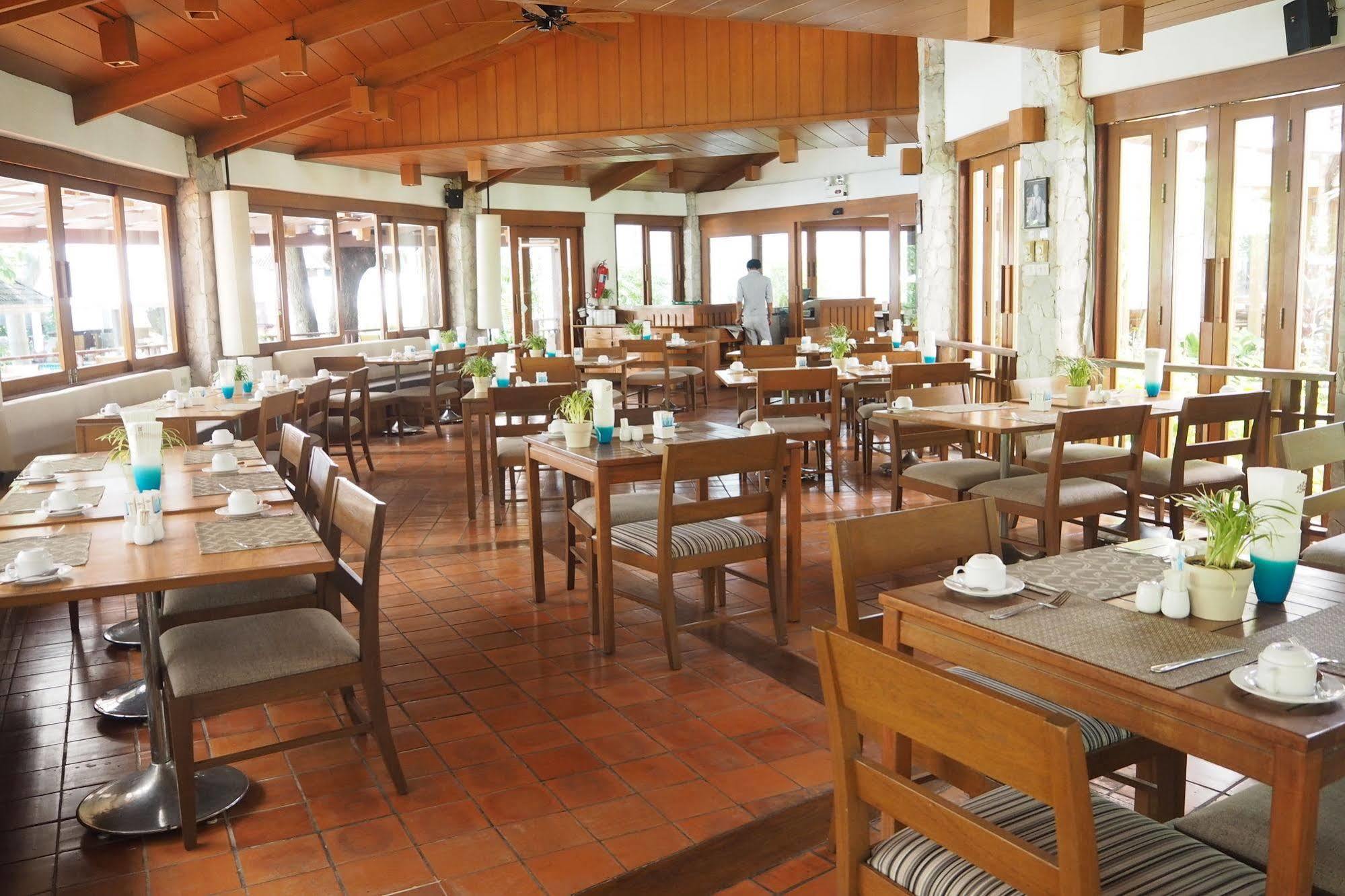 Woodlands And Resor 4*